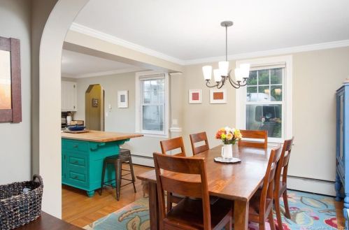 16 Middlesex Ave, Chester, CT 06412-1309