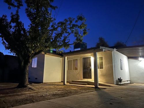 2007 John St, Modesto, CA 95351-3414