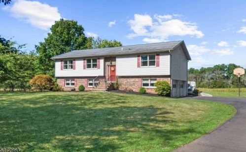 377 Mountain Rd, Lebanon, NJ 08833-5031