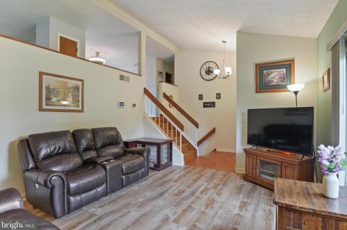 6981 Sterling Rd, Harrisburg, PA 17112-8906