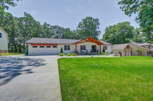 5308 Ashley Dr, Lilburn, GA 30047-6641