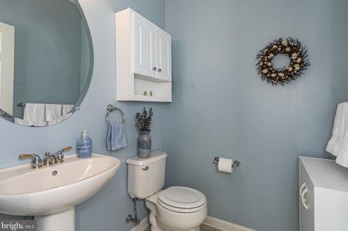 124 Copperfield Dr, Trenton NJ  08648-2583 exterior