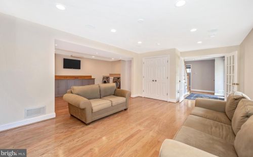 1306 Leister Dr, Silver Spring MD 20904-1547 exterior