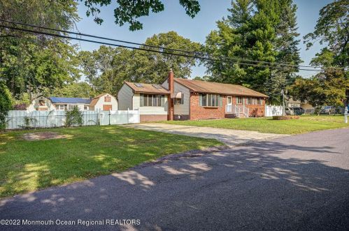 38 Laurel Ave, Jackson Twp, NJ 08527-2737