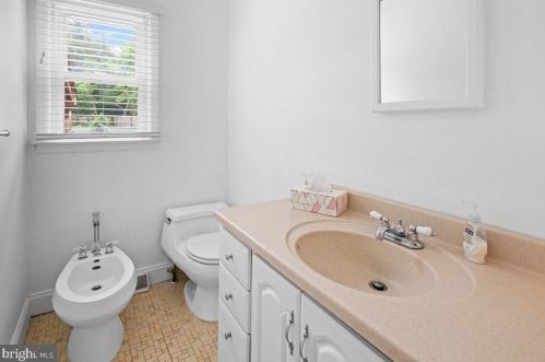 1 Teak Ln, Princeton NJ 08540-4724 exterior