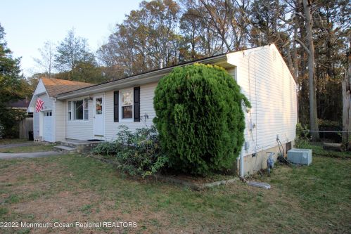 17 Cedar Dr, Lacey Township, NJ 08734-2202