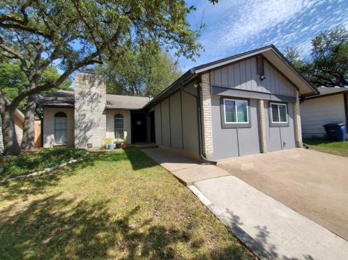 924 Acorn Oaks Dr, Austin TX  78745-5541 exterior