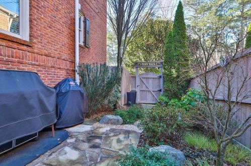 2282 Briarcliff Cmns, Atlanta GA  30345-2173 exterior