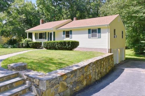 9 Birchwood Dr, East Hampton, CT 06424-1313