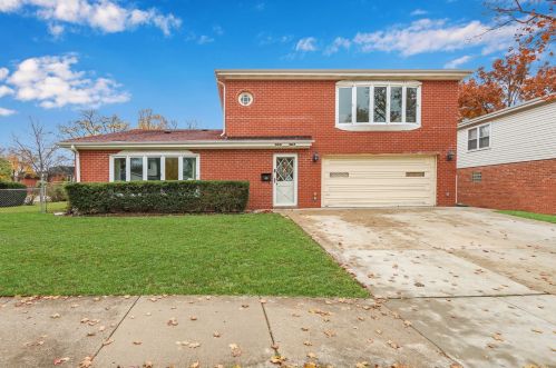 307 Valley Ln, Arlington Hts, IL 60004-3127
