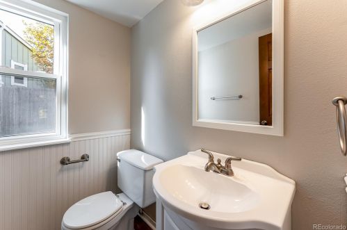 8242 Tamarac St, Englewood CO 80112-3233 exterior