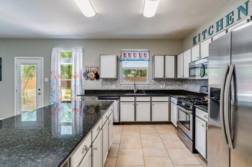 132 Trinity Dr, Uhland TX 78640-4330 exterior