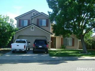 1560 Bluethroat Dr, Turlock, CA 95382-8530
