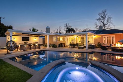 2527 Poinsettia St, Santa Ana, CA 92706-1725