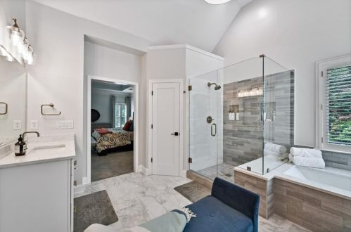 800 Lake Summit Dr, Atlanta GA  30342-1975 exterior