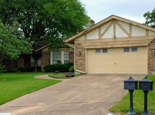 7509 Calmar Ct, Fort Worth, TX 76112-5405