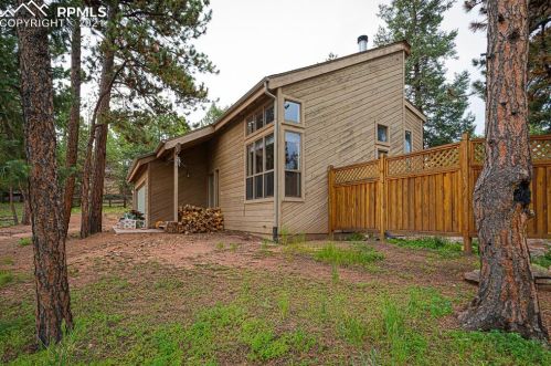 2730 Sunnywood Ave, Woodland Park CO  80863-9401 exterior