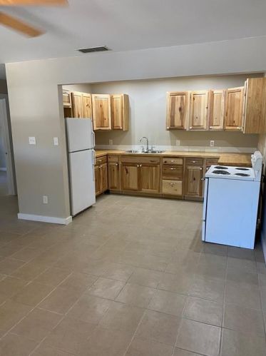 300 Cedar St, Mapleton, TX 75835-2433