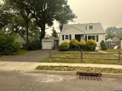 50 Dakota Ave, Dumont, NJ 07628-2842