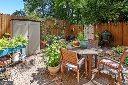 5269 Bradgen Ct, Springfield VA  22151-3524 exterior