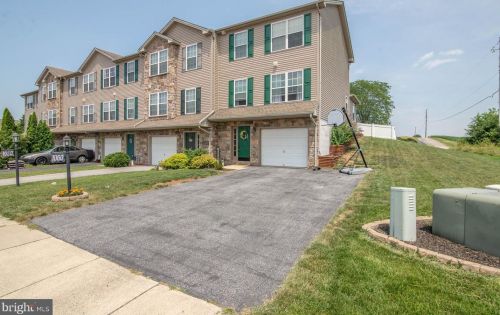 1060 Matthew Dr, York, PA 17404-8603