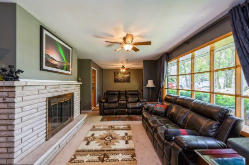 8621 Lee St, Crown Point, IN 46307-9631