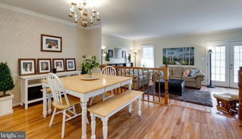 8725 Stone Hill Pl, Springfield VA  22153-1718 exterior