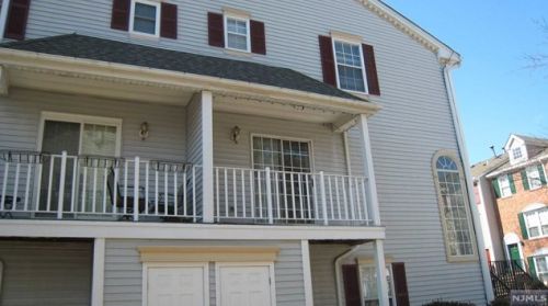 753 Pepperidge Rd, Mahwah, NJ 07430-3452