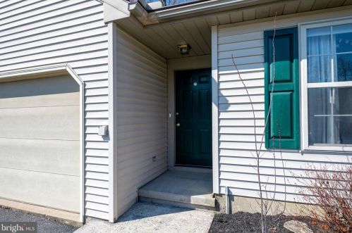 30 Mill Pond Dr, Lancaster PA  17603-7411 exterior