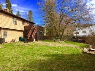 94 Smith Ave, Smithfield, RI 02828-1612
