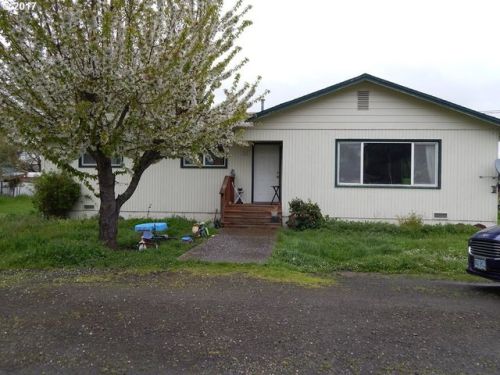 111 Wesley St, Winston OR  97496-8614 exterior