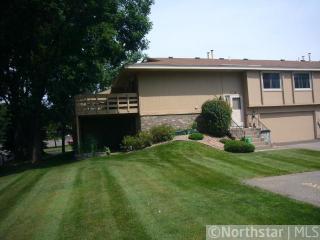 6827 Macbeth Cir, Saint Paul, MN 55125-2407