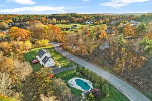 3 Lantern Ln, Sandown, NH 03873-2363
