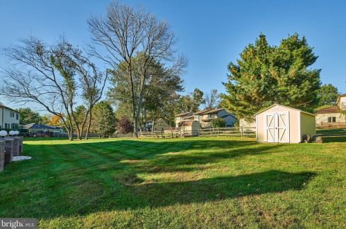 16 Ronit Dr, Trenton NJ 08628-2225 exterior