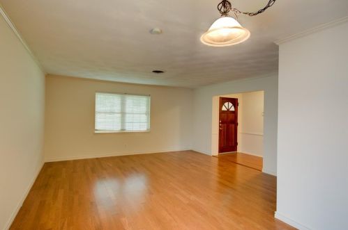 10428 Chesterton Dr, Dallas TX  75238-2206 exterior