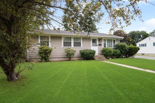 50 Hoyt St, Warwick, RI 02886-3516