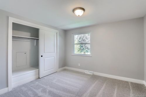 8168 Hinsdale Dr, Englewood CO 80112-1910 exterior