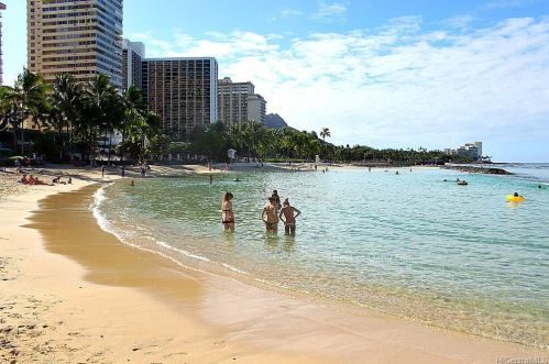 445 Seaside Ave, Honolulu HI  96815-2640 exterior