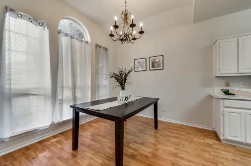 2225 Chapman Dr, Carrollton TX 75010-4154 exterior