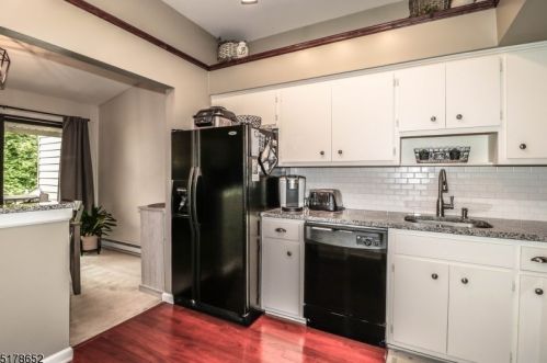 36 Hillside Ct, Clinton, NJ 08809-1136