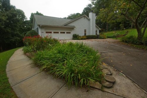 999 Deerfield Dr, Clayton, GA 30525-5809