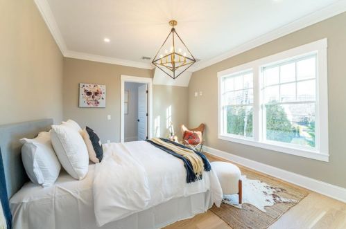 4 Chartier Cir, Middletown RI  02840-3724 exterior