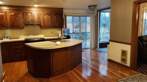595 Prospect Rd, Waterbury, CT 06706-2400