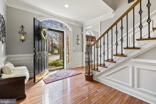5492 Sherman Oaks Ct, Haymarket, VA 20169-3225