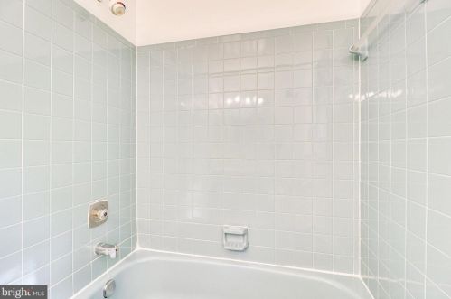 5901 Oakland Park Dr, Springfield VA  22015-2442 exterior