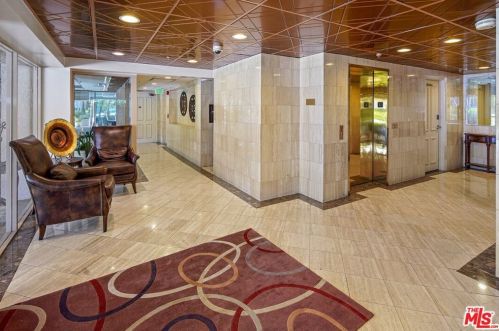211 California Ave, Santa Monica CA  90403-3608 exterior