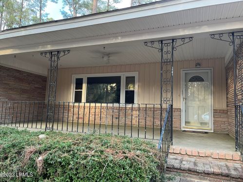 132 Park St, Varnville, SC 29944-5036