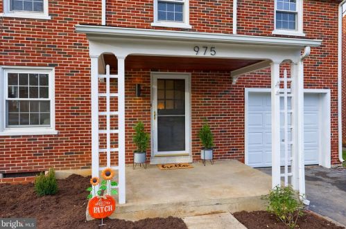 975 Salisbury Ct, Lancaster PA  17601-5163 exterior