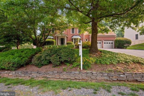 12114 Sandy Ct, Herndon, VA 20170-2439