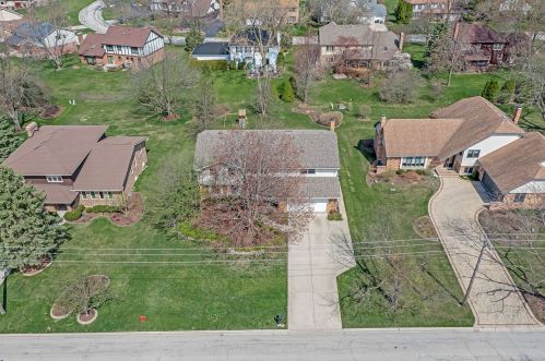 475 87th St, Willowbrook IL  60527-8361 exterior